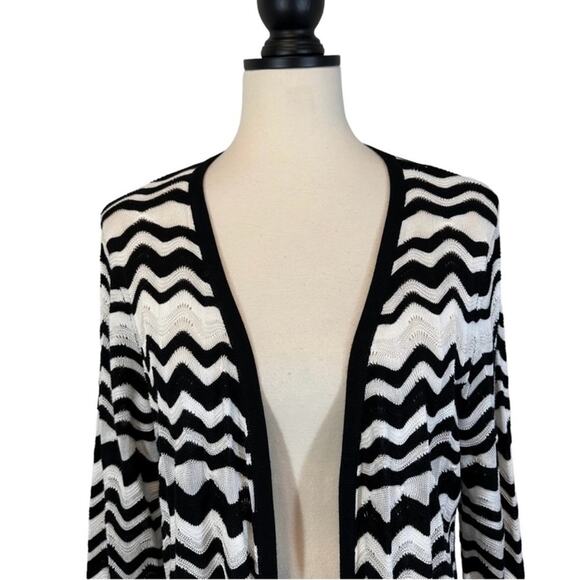 Chico's Travelers Knit Open Front Cardigan Black White Wavy Chevron Sz 1 Medium - Picture 2 of 6